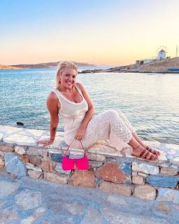 Nancy Paradeisanou feet photo thumbnail