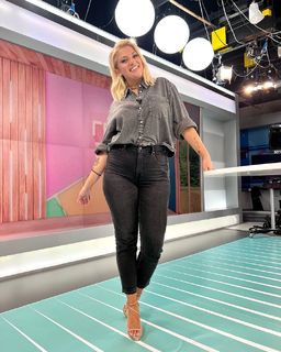 Nancy Paradeisanou feet photo thumbnail