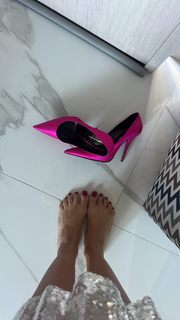 Nancy Paradeisanou feet photo thumbnail