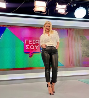 Nancy Paradeisanou feet photo thumbnail