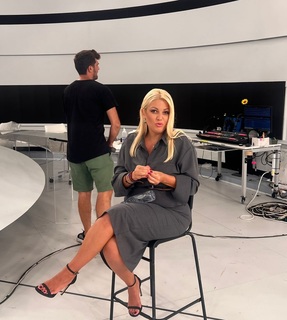 Nancy Paradeisanou feet photo thumbnail