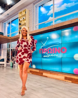 Nancy Paradeisanou feet photo thumbnail