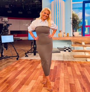 Nancy Paradeisanou feet photo thumbnail