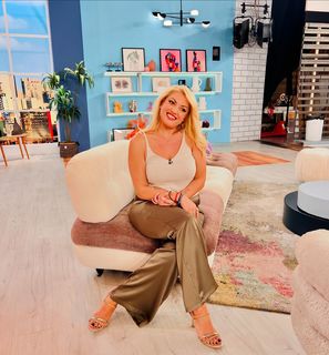 Nancy Paradeisanou feet photo thumbnail