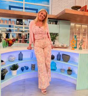 Nancy Paradeisanou feet photo thumbnail