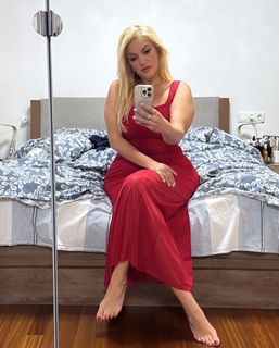 Nancy Paradeisanou feet photo thumbnail