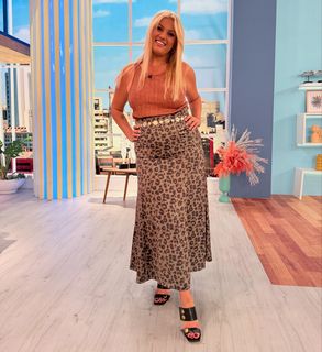 Nancy Paradeisanou feet photo thumbnail