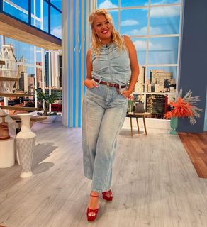 Nancy Paradeisanou feet photo thumbnail