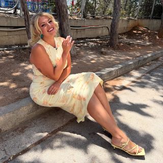 Nancy Paradeisanou feet photo thumbnail