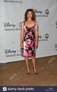 Nancy Travis feet photo thumbnail