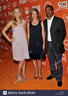 Nancy Travis feet photo thumbnail