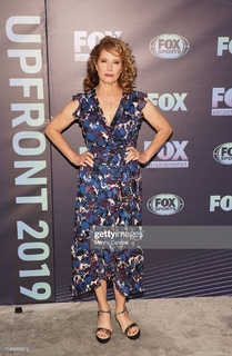 Nancy Travis feet photo thumbnail