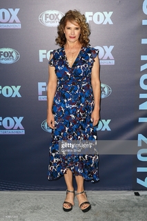 Nancy Travis feet photo thumbnail