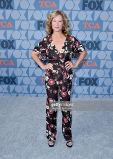 Nancy Travis feet photo thumbnail