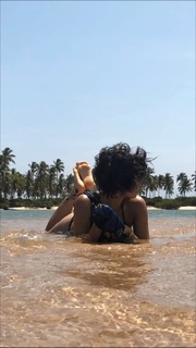 Nanda Costa feet photo 1