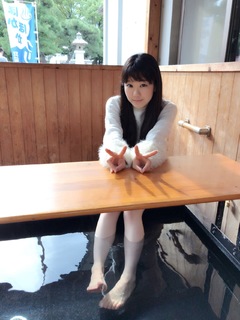 Nao Tôyama feet photo 2