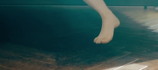 Nao Tôyama feet photo 10