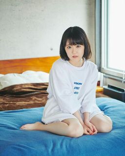 Nao Tôyama feet photo 4