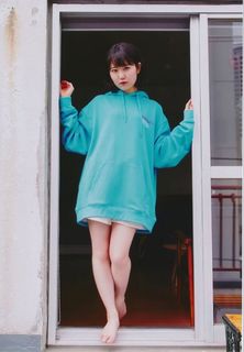 Nao Tôyama feet photo 3