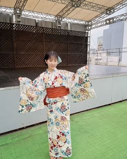 Nao Tôyama feet photo 17