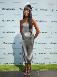 Naomi Campbell feet photo thumbnail