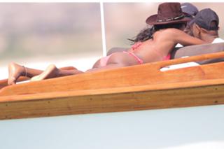 Naomi Campbell feet photo thumbnail
