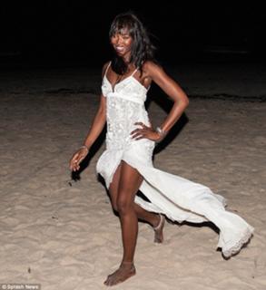 Naomi Campbell feet photo thumbnail