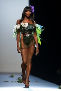 Naomi Campbell feet photo thumbnail