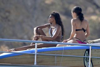 Naomi Campbell feet photo thumbnail
