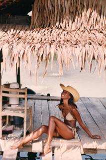 Naomi Campbell feet photo thumbnail