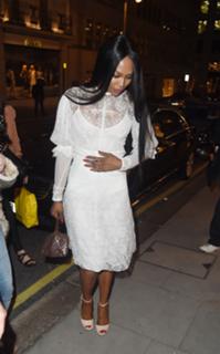 Naomi Campbell feet photo thumbnail