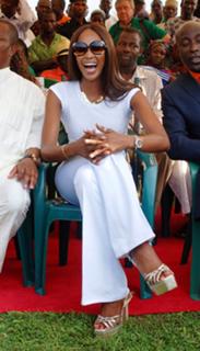 Naomi Campbell feet photo thumbnail