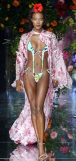 Naomi Campbell feet photo thumbnail