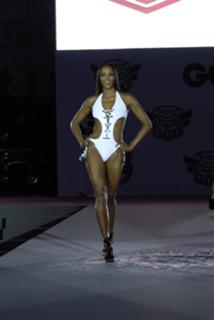 Naomi Campbell feet photo thumbnail