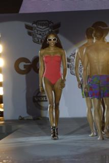 Naomi Campbell feet photo thumbnail