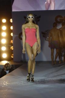 Naomi Campbell feet photo thumbnail