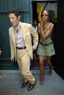 Naomi Campbell feet photo thumbnail