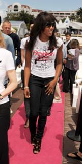 Naomi Campbell feet photo thumbnail