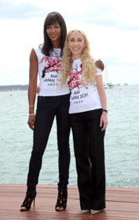 Naomi Campbell feet photo thumbnail