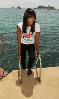 Naomi Campbell feet photo thumbnail