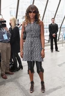 Naomi Campbell feet photo thumbnail