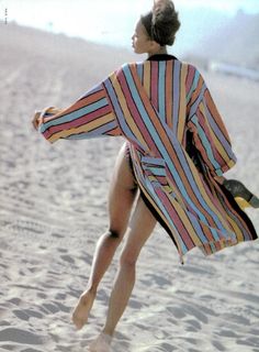 Naomi Campbell feet photo thumbnail