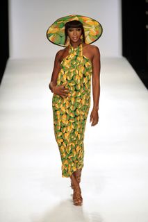 Naomi Campbell feet photo 12