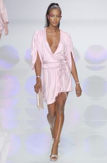Naomi Campbell feet photo 3