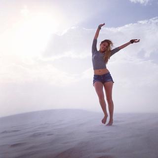 Naomi Kyle feet photo thumbnail