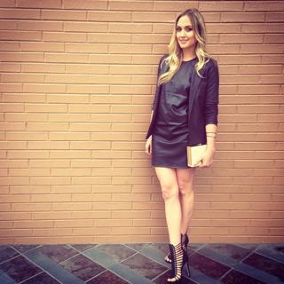 Naomi Kyle feet photo thumbnail