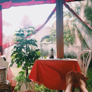 Naomi Kyle feet photo thumbnail