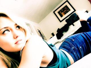 Naomi Kyle feet photo thumbnail