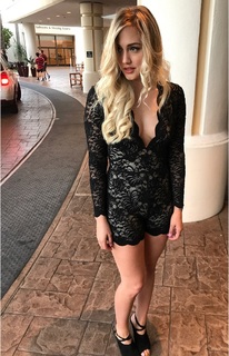 Naomi Kyle feet photo thumbnail