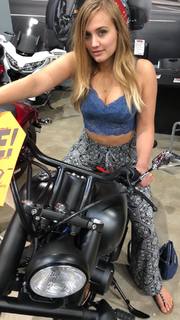 Naomi Kyle feet photo thumbnail